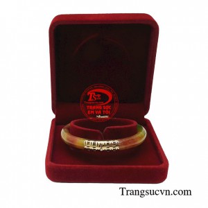 Vòng ngọc bọc vàng may mắn được chạm khắc tỉ mỉ được bọc vàng với mẫu mã vừa hiện đại