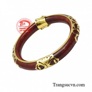 Ngọc cẩm thạch mang đến sự tinh khiết và ngọt ngào, nuôi dưỡng năng lượng đem lại may mắn