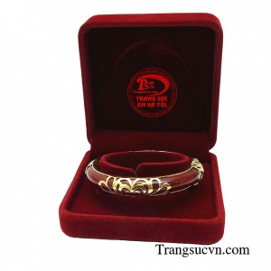 Vòng ngọc bọc vàng như ý