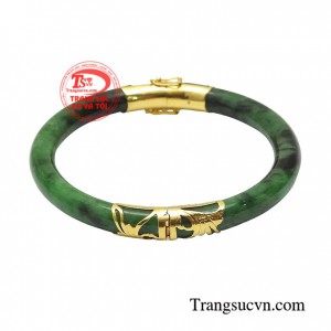 Vòng ngọc bọc vàng Phúc lộc là món đồ trang sức không thể thiếu của các bà, các mẹ