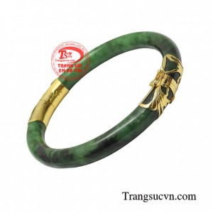 Một chiếc vòng ngọc cẩm thạch bọc vàng là món quà ý nghĩa dành tặc các bà, các mẹ trong các ngày lễ đặc biệt