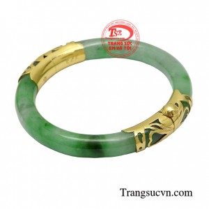 Vòng ngọc bọc vàng tinh xảo được bọc vàng 18k cao cấp vừa đẹp và sang trọng là món quà ý nghĩa dành tặng các bà, các mẹ