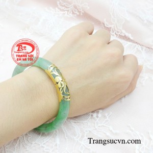 Vòng ngọc bọc vàng tinh xảo được bọc vàng 18k cao cấp vừa đẹp và sang trọng