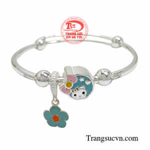 Vòng tay bạc thương yêu là sản phẩm với chất lượng chuẩn bảo vệ sức khỏe cho con đồng thời là món đồ trang sức đẹp mắt