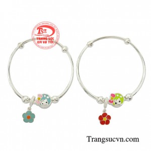 Vòng tay bạc thương yêu