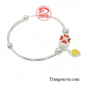 Những phụ kiện nhỏ xinh mang đến sức khỏe và may mắn cho bé yêu