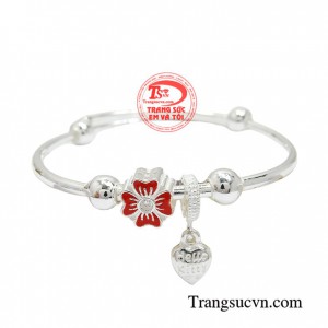 Sản phẩm sẽ là sự lựa chọn hoàn mỹ dành cho cả bé gái giúp cho đôi tay nhỏ xinh trở nên đáng yêu