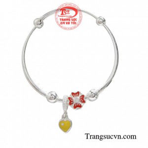 Vòng tay bạc xinh xắn