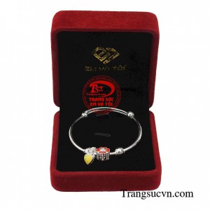 Vòng tay bạc xinh xắn