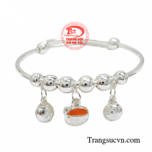Vòng tay bạc yêu thương