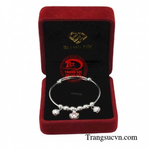 Vòng tay bạc yêu thương