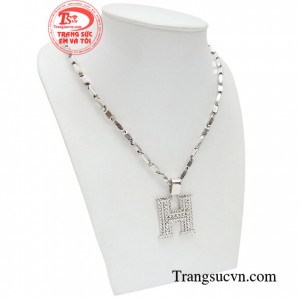 Bộ dây chữ H lịch lãm được thiết kế sang trọng và hiện đại là xu hướng mới trong năm nay