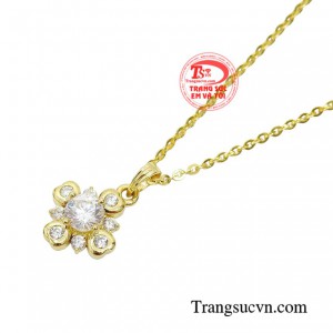 Điểm nổi bật ở chi tiết thiết kế dễ phối đồ, không kén da nhưng vẫn giúp các chủ nhân toát lên cá tính riêng biệt.