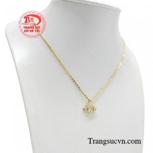 Sản phẩm mang đầy khí chất giúp chị em phụ nữ trở nên hấp dẫn lạ thường, khiến nhiều người phải say mê rung động.