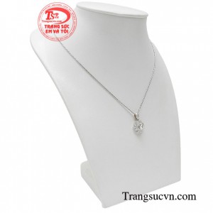 Bộ trang sức là điểm nhấn giúp bạn tỏa sáng trong đám đông và thu hút mọi ánh nhìn