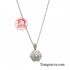 Mặt dây chuyền nữ vàng quý phái dễ kết hợp cùng nhiều kiểu dây chuyền vàng