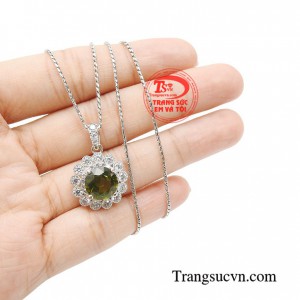 Bộ dây chuyền đá quý này chắc chắn là sự lựa chọn hoàn hảo dành cho bạn