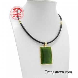 Mang theo bộ mặt dây bên người thường xuyên sẽ giúp chủ nhân luôn gặp may mắn, cát khí đại lợi. 