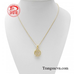 Bộ mặt dây nữ thanh lịch mang đến hình ảnh lung linh, tươi trẻ đến cho các nàng.