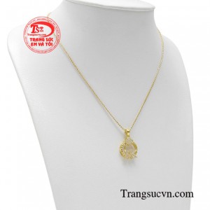 Với vẻ ngoài hoàn thiện, chỉn chu luôn mang lại sự tự tin và chuyên nghiệp cho người phụ nữ xinh đẹp và tỏa sáng.