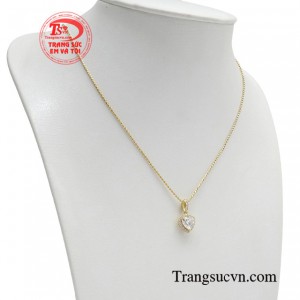 Vừa có khả năng đánh lừa thị giác khiến cơ thể cao ráo, thon gọn hơn.