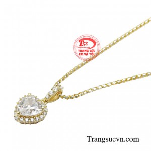 Bộ dây chuyền sẽ là món phụ kiện giúp chị em được nổi bật hơn trong tất cả các bữa tiệc.