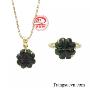 Bộ trang sức cẩm thạch phú quý được ưa chuộng bởi khả năng tốt cho vận khí, sức khỏe và tiền tài.