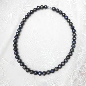 Ngọc trai là món trang sức được các nữ doanh nhân, phụ nữ hiện đại và chị em có gu thời trang tinh tế ưa chuộng