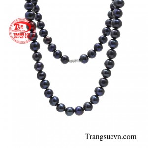 Ẩn sau vẻ ngoài huyền bí của chúng là sự khác biệt và ấn tượng với những dải quang màu độc đáo mà bất kỳ loại ngọc trai khác không thể có.