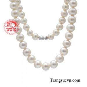 Sắc trắng của ngọc trai mang ý nghĩa an lành, sức khỏe, sự cân bằng. 