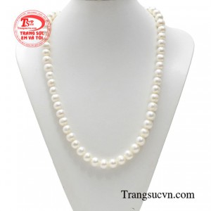 Chuỗi ngọc trai phong cách là biểu tượng của trí tuệ. 