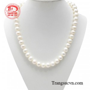 Chuỗi ngọc trai phú quý cát tường tô thêm vẻ đẹp sang trọng cho giới quý tộc giàu có. 