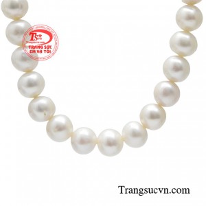 Không chỉ bởi vẻ ngoài sang trọng, trang sức ngọc trai còn mang lại sự tươi sáng, tự tin cho người sở hữu. 