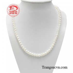 Chuỗi ngọc trai thanh tú được nhiều người ưa chuộng bởi vẻ đẹp lung linh và sang trọng của nó.
