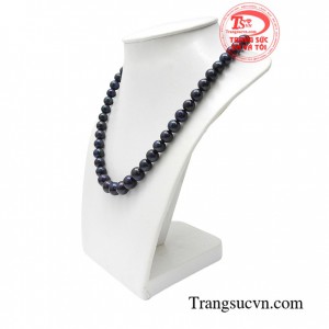 Ngọc trai màu đen quyến rũ, huyền bí phù hợp với những cô nàng mạnh mẽ, cá tính