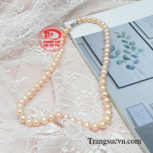 Trang sức ngọc trai chuyển tải thông điệp trân trọng mối quan hệ bền lâu giữa người tặng và người được nhận.
