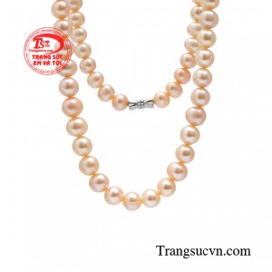 Ngoài là phụ kiện làm đẹp tinh tế, trang sức ngọc trai còn là quà tặng may mắn dịp đầu năm khi mang ý nghĩa phong thủy tốt lành.