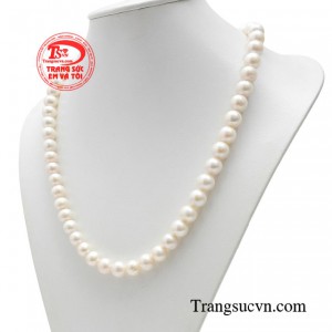 Nhiều nhà phong thủy cho rằng viên ngọc tròn trịa mang lại sự trọn vẹn, may mắn và thịnh vượng dài lâu.