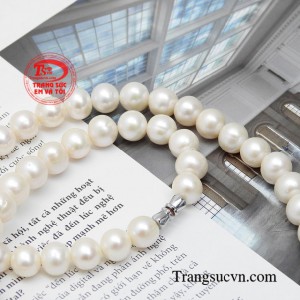 Do đó, sử dụng món trang sức ngọc trai này giúp gu thời trang trở nên phong cách sang trọng và thời thượng hơn.
