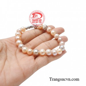 Ngọc trai mang đến cho người đeo vẻ đẹp thân thiện, dịu dàng, dễ mến tự tin tỏa sáng