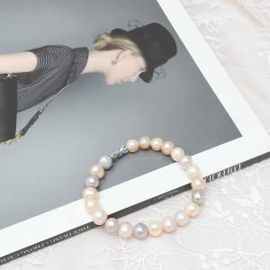 Chuỗi tay ngọc trai cao cấp tượng trưng cho vẻ đẹp sang trọng đẳng cấp