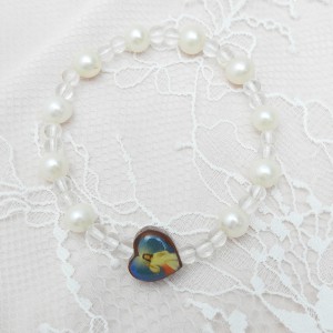 Chuỗi tay ngọc trai công giáo là sản phẩm đẹp được nhiều bạn trẻ yêu thích