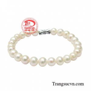 Chuỗi tay ngọc trai đài các là món quà ý nghĩa dành tặng các bà, các mẹ trong các dịp đặc biệt