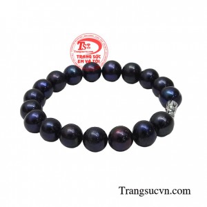 Viên ngọc trai sáng bóng, ánh màu luôn là phụ kiện thời trang quyến rũ và thu hút của chị em phụ nữ