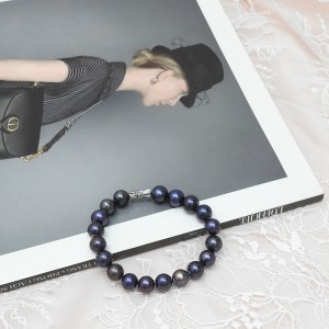 Màu sắc đen cao cấp còn đại diện cho sự may mắn bền lâu cùng với sự trường tồn của nhan sắc