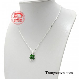 Không chỉ vì vẻ ngoài xinh xắn, nữ trang này còn hấp dẫn các tín đồ bởi ý nghĩa tốt đẹp mà nó mang lại. 