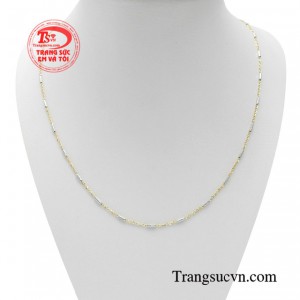 Dây chuyền nhập khẩu phong cách giúp chị em thay đổi trong việc chọn phụ kiện trang sức, đem đến diện mạo bắt mắt tinh tế hơn rất nhiều.