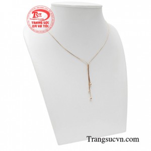 Dây chuyền với thiết kế độc đáo và vô cùng ấn tượng khiến các chị em đều muốn sở hữu