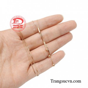 Dây chuyền với thiết kế độc đáo và vô cùng ấn tượng khiến các chị em đều muốn sở hữu