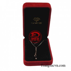 Dây chuyền nữ phong cách quyến rũ là một món quà dễ tặng dù là bạn đang muốn tỏ tình với cô ấy hay muốn dành tặng cho người yêu sự bất ngờ, muốn cảm ơn bà xã